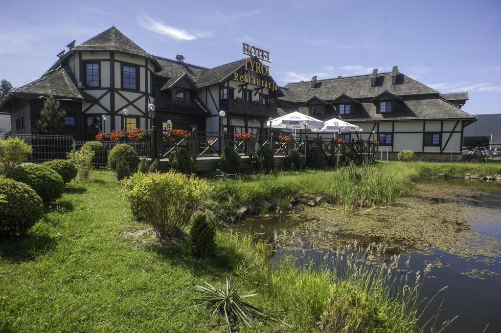 Hotel Tyrol I Restauracja Zycie Gruzji Osielsko Exterior photo